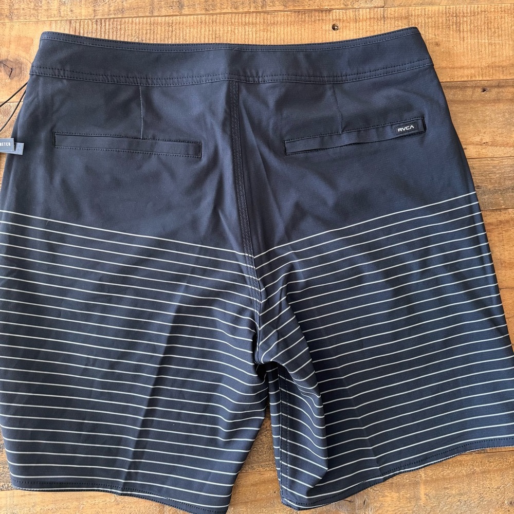 RVCA Men's Curren Caples Black Board Shorts NWT! Size 32 - Picture 5 of 5